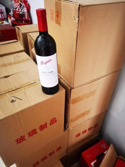 成本仅几十元，上海警方查获假冒“奔富”红酒100<em>余</em>箱