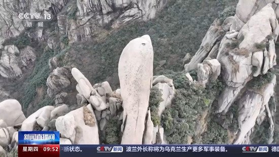 登山者在九华山景区周边岩体上打钉子 景区称相关部门已介入