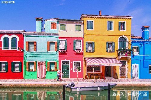 意大利最美海岛，房子色彩斑斓，除了装饰生活原来还有这个原因...