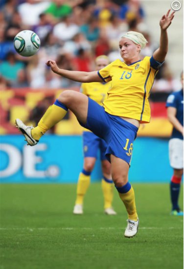 瑞典前女足队长出书爆猛料，称女子世界杯期间，她们被要求脱衣...