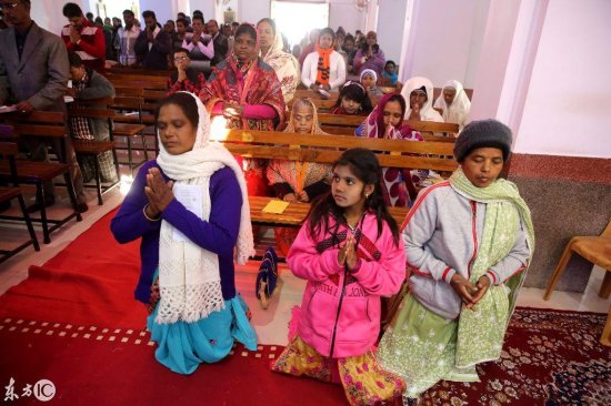 <em>基督教徒</em>仅占印度人口的2 %，但圣诞节在全国各地举行了庆祝...
