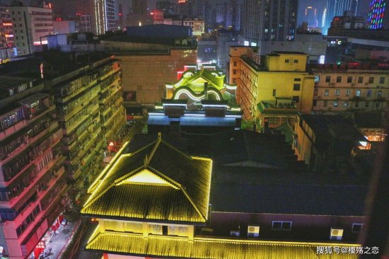 长沙最有名的美食街，风味小吃层出不穷，被评为四大小吃<em>名</em>街...