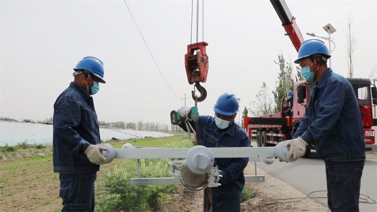 新疆和硕：加快推进“煤改电”工程 让百姓清洁温暖过冬