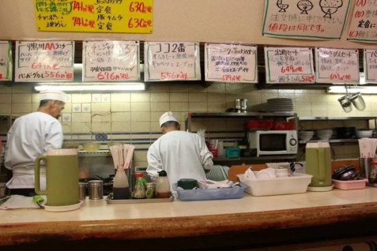 洗盘子就给饭吃的这家帮过3万名穷学生的日本<em>饺子</em>店无奈关门了