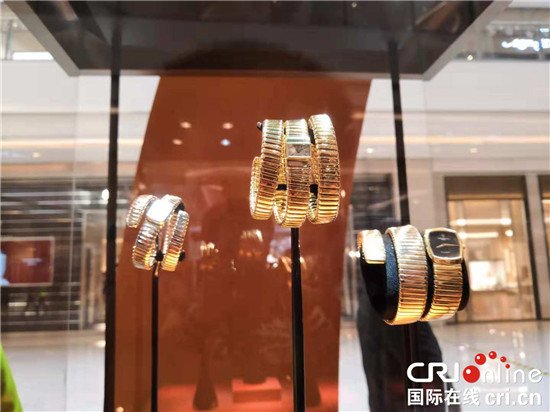 <em>世界著名珠宝品牌</em>在渝办展览 30余件古董腕表亮相山城