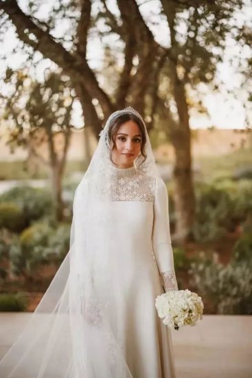 中东公主终于嫁给了爱情，全球最美的女人落泪
