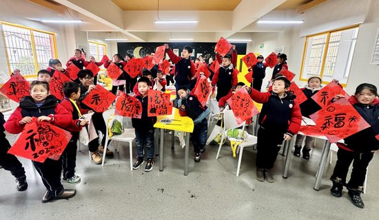 中国红十字基金会玉米爱心基金“艺术梦想包”在英山县两所小学...