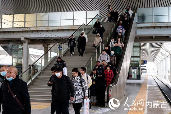 春节假期国铁呼和浩特局发送旅客79.4万人次