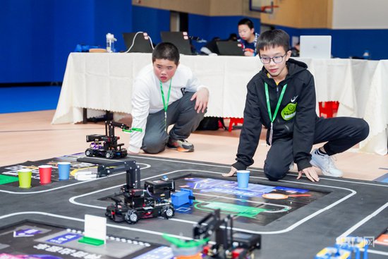 厚植科技土壤 厦门青少年电脑机器人竞赛比拼人工<em>智能</em>