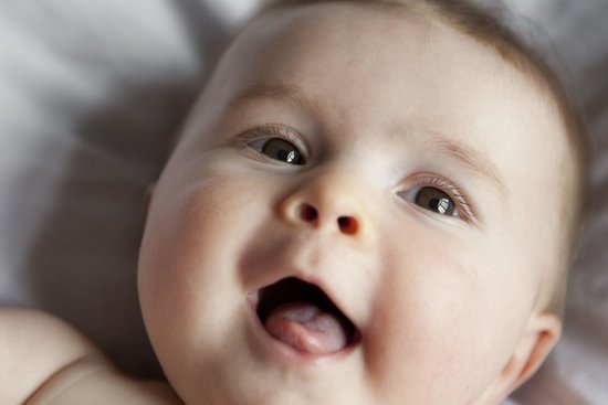 十一个月的<em>宝宝后脑勺</em>磕了一下容易变形吗？