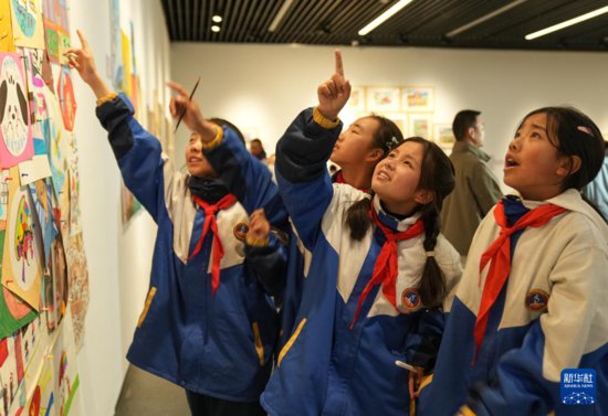 西藏首届特殊教育学校<em>学生</em>美术作品展开展