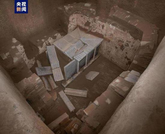 考古新发现 西安发现精美石椁壁画墓