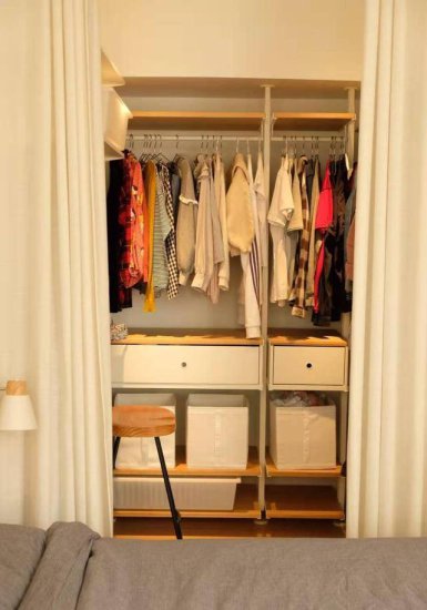 <em>卧室不要</em>装大衣柜了，如今都流行这样设计，省钱好看又实用！