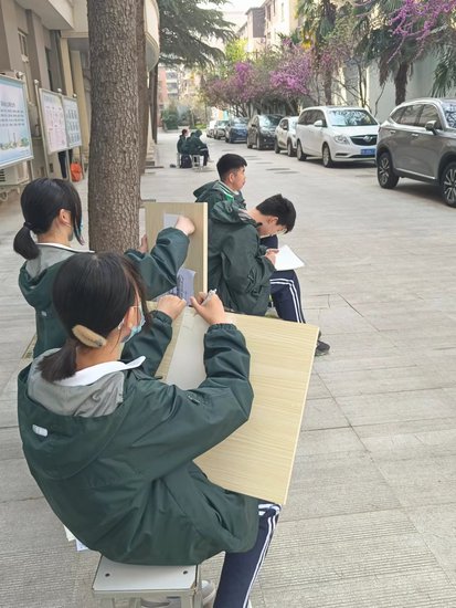 自然中观赏，画笔下行走，郑州市第106初级中学校园写生活动
