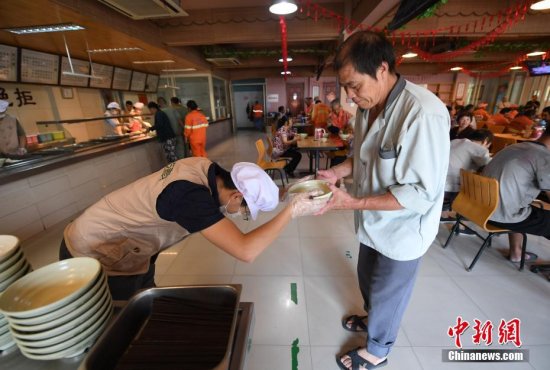 杭州一餐厅<em>免费</em>提供素食午餐5年 传播<em>正能量</em>