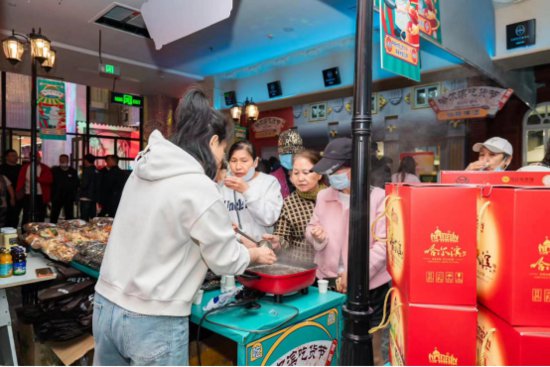展销、试吃、比拼、抽奖……哈尔滨小街带着“吃货节”来了
