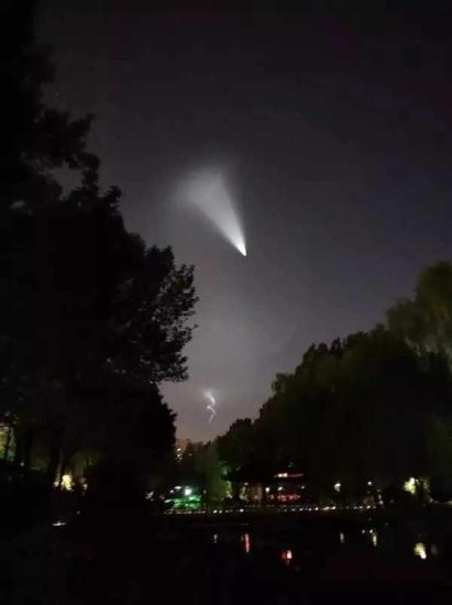 4月27日夜异象：UFO<em>入侵</em>还是<em>远古</em>坠龙？