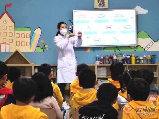 世界口腔健康日丨云南省妇幼保健院教这群小朋友一起学刷牙