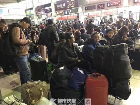 甩客、卖客、骗客…… 站外非法营运车套路多，杭州汽车北站的...