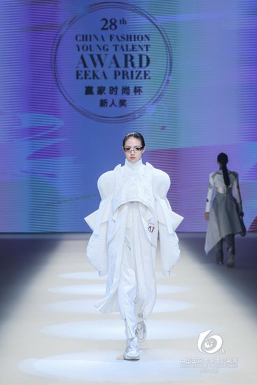 Z世代<em>设计</em>师预判到了你的时尚预判，“赢家时尚杯”第28届中国...
