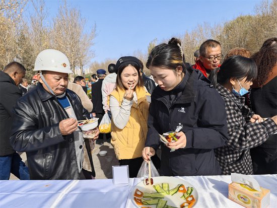 若羌县举办第十七届“楼兰文化·红枣节”美食展