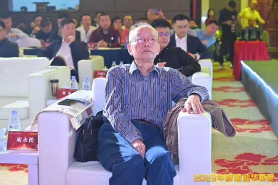 名酒65年|姜明董事长荣膺2022年度中国酒业年度风云人物 天明...