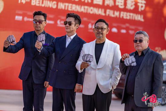图迹 | 雁栖湖畔众星闪耀 第十四届北京国际电影节开幕式红毯举行