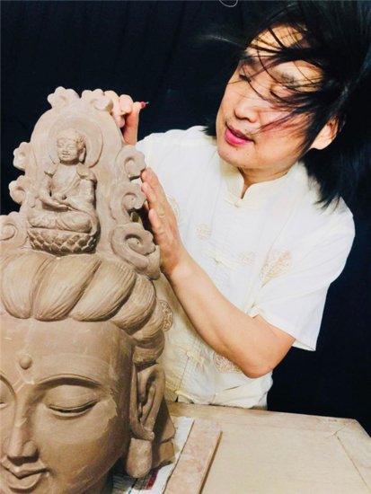 郸城：张振福向市博物馆捐赠钧瓷泥塑作品