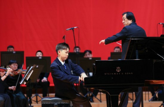 李晓增携手北京埃可森特交响乐团 中山音乐堂上演《彩云追月》