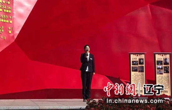 中国工业博物馆讲解员走进劳动公园讲劳模故事
