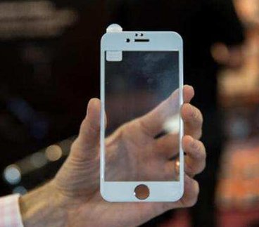 疑似iPhone 7保护玻璃曝光 比6s多了一个孔