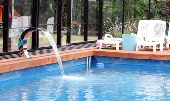 为什么<em>室外泳池</em>一定要安装移动阳光房？搭建什么样的合适呢？