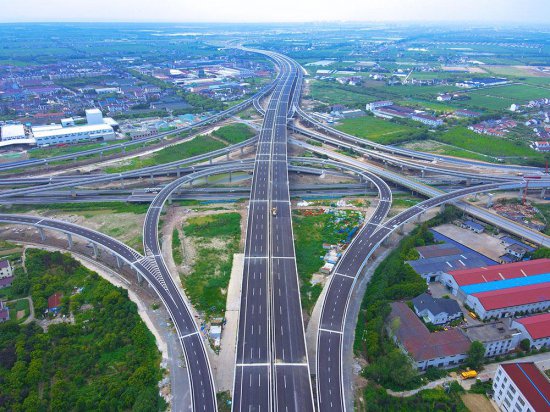 40分钟到陆家嘴，上海临港这条高速公路最快8月底基本建成