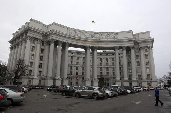 乌克兰称俄内务部将乌总统列入<em>通缉名单</em>毫无价值