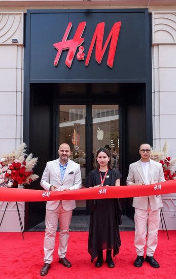 H&M上海南京东路<em>旗舰店</em>焕新启幕 迈向在华发展新篇章