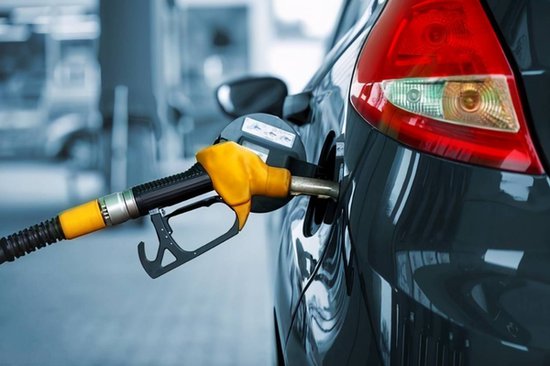 <em>成品油价迎年内</em>最大涨幅 加满一箱油多花约21.5元