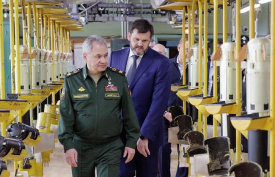 俄罗斯国防部长视察图拉州军<em>工厂</em> 参观火箭炮生产车间