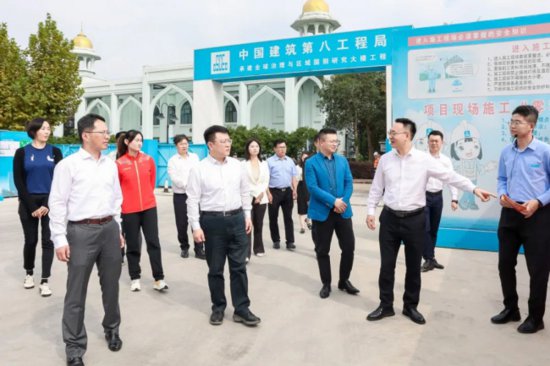 中建八局与上海市体育局共同打造红色立方体，正式亮相！