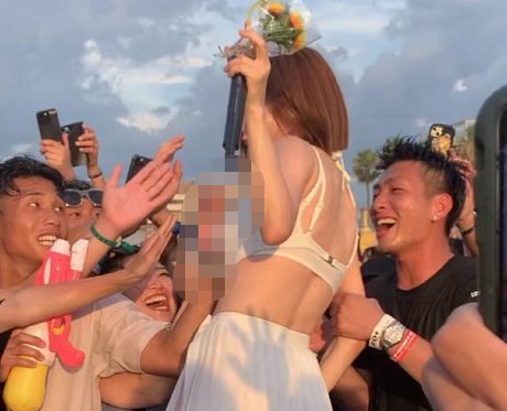 韩国<em>女艺人</em>自爆在大阪演出时“被多人袭胸”，引发日韩网友争议
