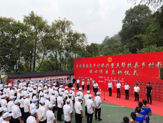 云南5万多名乡村教师收到了来自工会的暖心礼包