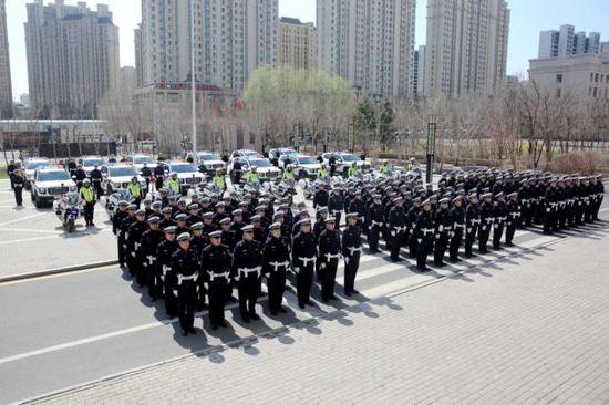 哈尔滨市公安局隆重举行“夏季护游·备战亚冬”交通安保誓师大会