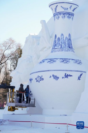 目前，第35届哈尔滨太阳岛国际雪雕艺术博览会园内各项工作有序...