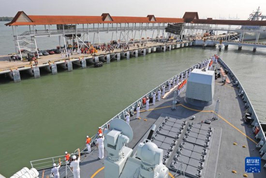 中国海军第45批护航编队技术停靠<em>马来西亚</em>