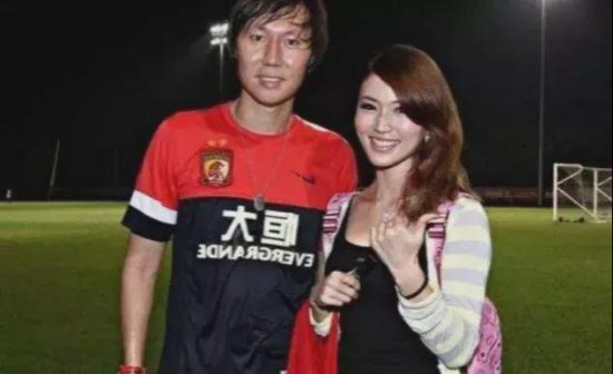 惊爆-中国男足国家队主教练李铁有两个<em>老婆</em>！