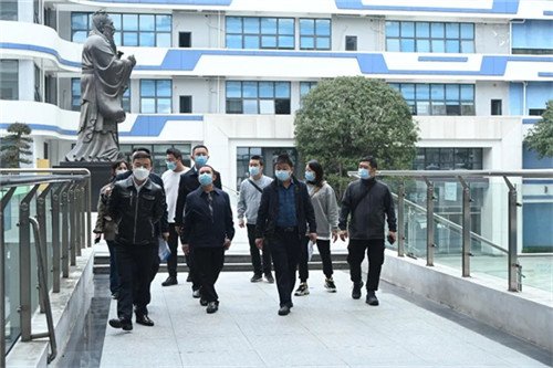 四川省安全社区复评专家到校检查，新世纪光华学校获肯定！