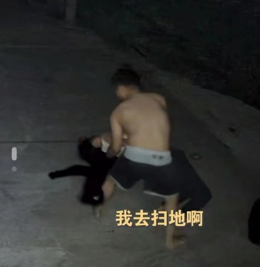 安徽芜湖：女子回家看望孩子，<em>被婆婆</em>辱骂，丈夫用皮带摁在地上...