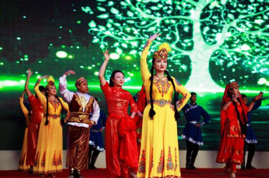 阿瓦提县举办庆祝中华人民共和国成立74周年文艺汇演