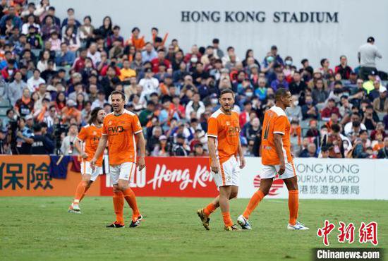 香港新年“贺岁杯”：世界和香港明星联袂奉献“快乐足球”