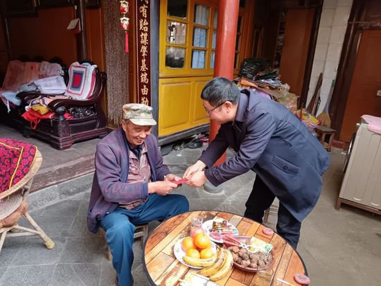 岁末年初，情暖人心——腾冲法院春节走访慰问退休老干部