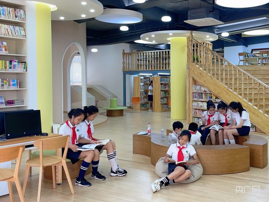 上海全覆盖建设中小学书香校园 因地制宜探索激励青少年读书行动...